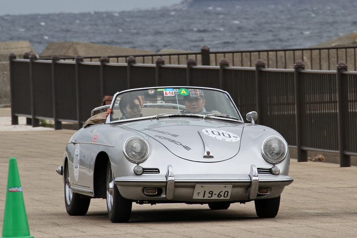 1960年「ポルシェ356Bカブリオレ」はパイロンスラロームで2位、ヒルクライムで3位に入り、総合では見事に優勝した。