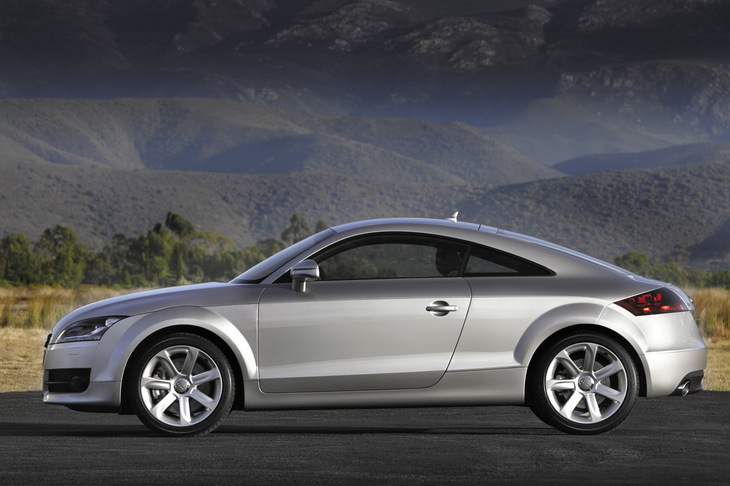 2006年に登場した2代目「TT」。革新的なボディー構造により、大幅な高剛性化と軽量化を実現していた。