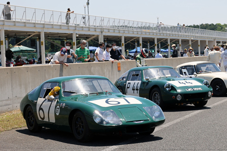 セブリング40Mトロフィーには2台のスペシャルな「オースチン・ヒーレー・スプライト」が出走した。左が1966年「ルマン スプライト」、右が1967年「スプライトTFR5」。往年のルマン24時間とタルガ・フローリオを走ったヒーレーチームのワークスカーという。