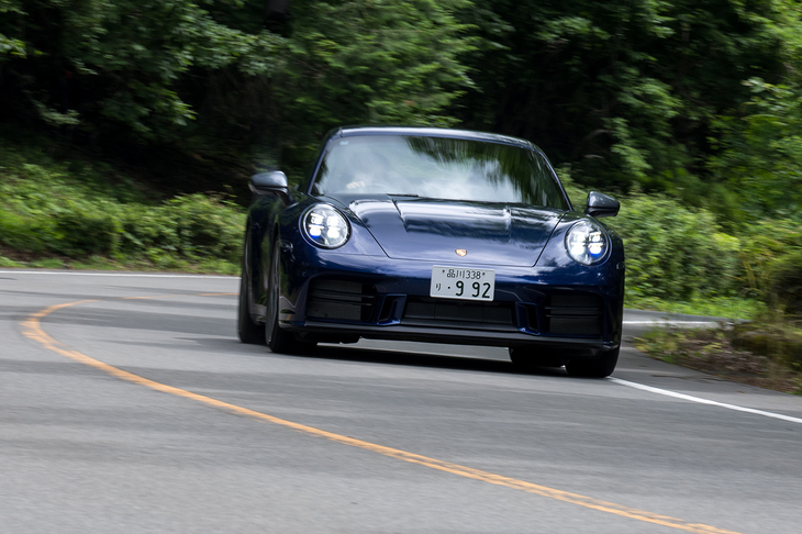 軽量ウィンドウの採用や断熱材の削減、6段MT化などによって軽量化を実現。この試乗車の車両重量は1510kgとなっていた。