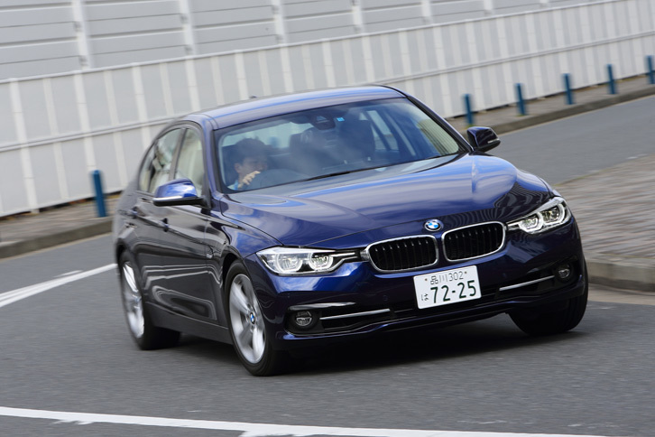 「BMW 318i」シリーズは、セダンとワゴンを合わせて、409万～511万円までの10モデル展開となる。今回のテスト車「318iスポーツ」（写真）は467万円。