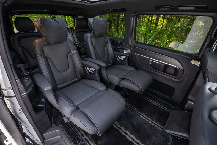 試乗車では、2列目シートがセパレートタイプとなり、電動リクライニングやヒーター、ベンチレーション機能が備わるオプションの「エクスクルーシブシートパッケージ」が選択されていた。