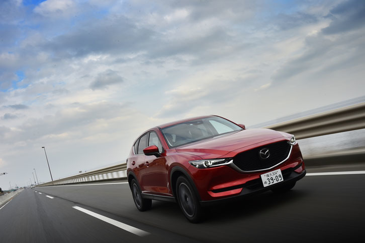 2リッター直4ガソリンエンジンを搭載する「20S」は、「ロードスター」でいうなら1.5リッターユニット搭載モデルに通じる軽快感が持ち味だ。