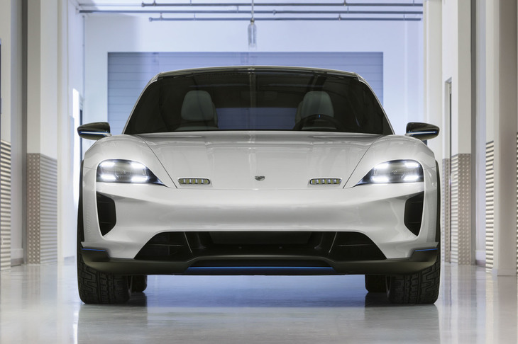 「ポルシェ・ミッションEクロスツーリスモ」