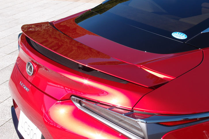 レクサスLC500（リアウイング）