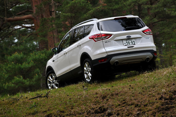 グレード構成は2種類、1.5リッターターボの「トレンド」と2リッターターボの「タイタニアム」が用意される。