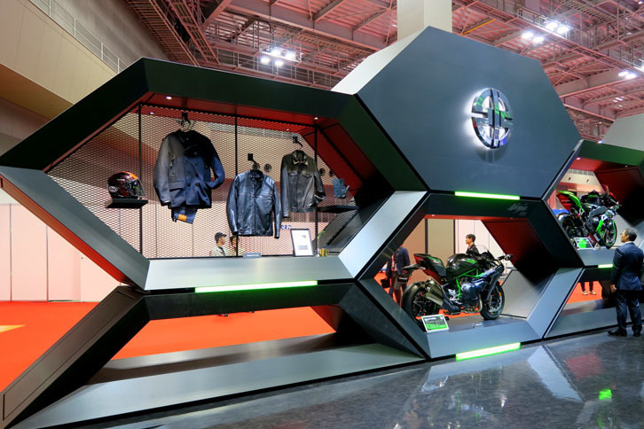 カワサキブースの様子。