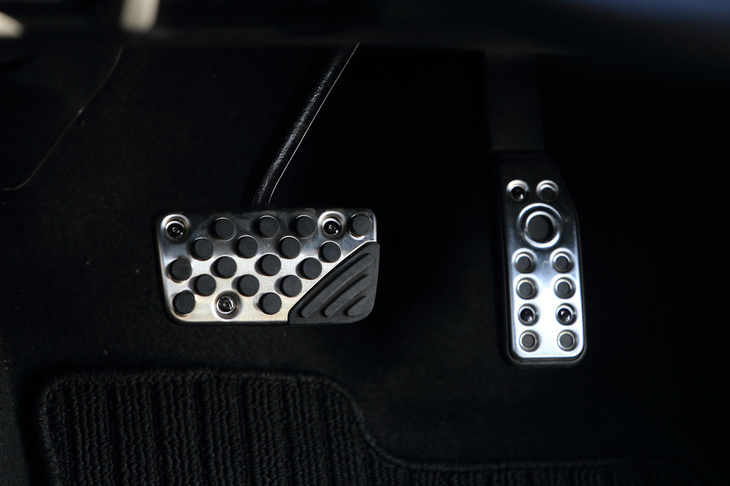 ホンダ・フィット ハイブリッド・S Honda SENSING（アクセルペダル、ブレーキペダル）