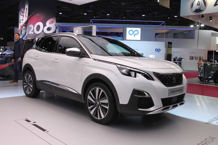 プジョー3008ハイブリッド4