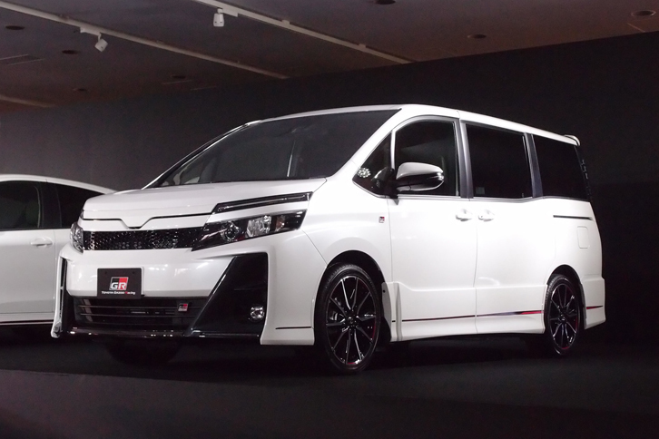 ヴォクシーZS“GRスポーツ”