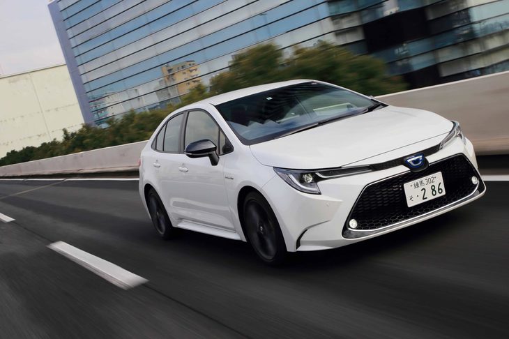 トヨタ・カローラ ハイブリッドW×B