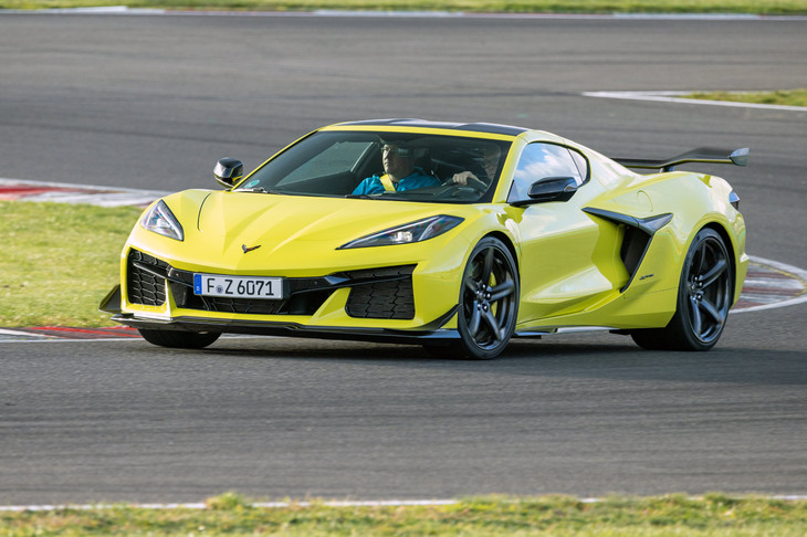 「ミシュラン・カップ2 R」がグリップ力をフルに発揮するには、時間がかかる。しかし、いったん温度が上がると、コーナリングスピードは感動的なほど速くなる。