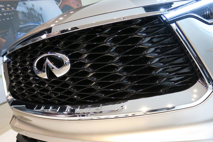 インフィニティQX60（フロントグリル）