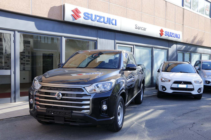 2022年から韓国・サンヨン車（左）の販売も始めた。