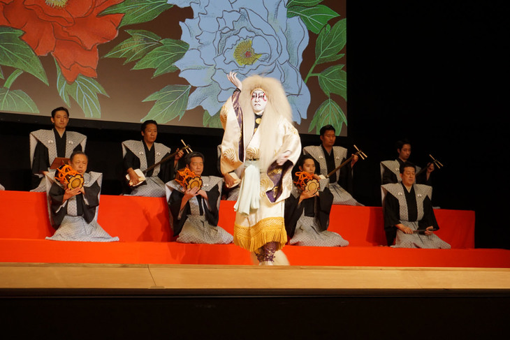 『石橋』の主役である獅子の精を舞うのは、歌舞伎俳優の尾上右近（おのえ・うこん）さん。
