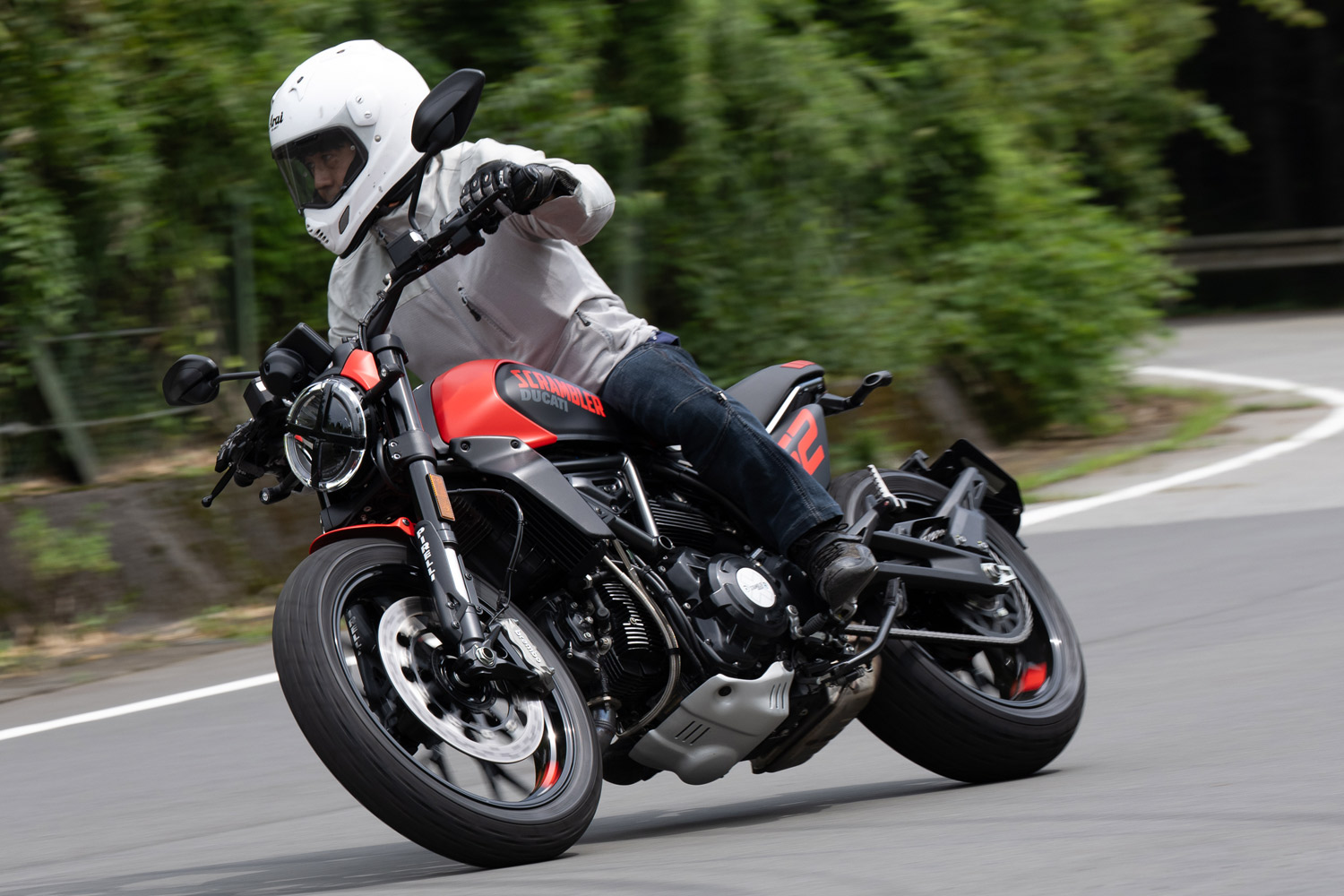 ドゥカティ・スクランブラー フルスロットル（6MT）【レビュー】 多芸