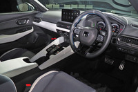 ドライバーだけでなく、助手席のゲストにも快適な空間となるように配慮されたインテリア。シートやダッシュボードに入る「Prelude」のロゴ刺しゅうなどで特別感が演出されている。