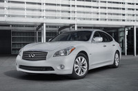 インフィニティM35h、加速タイムで記録樹立