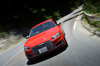 テスト車には、左右後輪の駆動力を可変制御する、有償オプションのリアスポーツディファレンシャルが装備されていた。