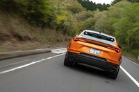 フロントに積まれる4リッターV8ツインターボエンジンは従来よりも16PS強力な最高出力666PSを発生する。