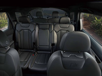 アウディが大型SUV「Q7」を大幅改良　パワートレインを進化させ内外装デザインも刷新の画像