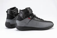 マツダとミズノが共同開発したドライビングシューズ発売の画像