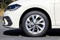 ノウハウの詰まったトレッドパターンに加え、高い真円性を実現するタイヤの構造も、優れた直進安定性に寄与。高速走行に対するこだわりの強さは、欧州で高く評価されるネクセンならではのポイントだ。