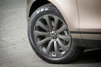 「R-DYNAMIC」は20インチホイールを標準装備する。テスト車のタイヤ銘柄は「ピレリ・スコーピオン ヴェルデ オールシーズン」だった。