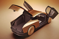 キャビンの後方には広大なトランクルームが備わる。