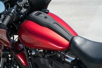 燃料タンクの容量は18.9リッター。5.6リッター/100kmというカタログ燃費にならえば、航続距離は350km弱といったところだ。