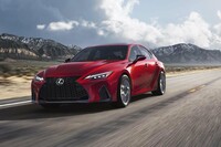 北米仕様車の0-60mph（0-96km）加速タイムは4.4秒と公表される。燃費については、EPA基準の複合モードで20MPG（約8.5km/リッター）となっている。