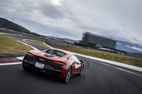 さまざまなメーカーが掲げる「意のままの走り」という標語。それを非常に高いレベルで実現しているのがマクラーレンの製品群に通じる特徴だ。この運転体験そのものが、マクラーレンというブランドのアイコンなのだろう。