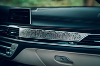 「BMW 7シリーズ」に日本の伝統工芸を用いた限定車「ピュアメタルエディション」が登場の画像