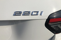 適度に引き締まってスポーティーな足まわりの後輪駆動モデル「BMW 220iクーペMスポーツ」。とにかく首都高でのコーナリングが最高に気持ちイイ。よし、エリート特急をコイツに買い替えよう！ 新エリート号はオマエだぜ！ と、心に決めたのもつかの間。