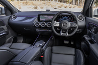 インテリアデザインは、NGCC（ニュージェネレーションコンパクトカーズ）と呼ばれる現行「Aクラス」や「Bクラス」に準じたもの。対話型インフォテインメントシステム「MBUX」や64色から選べるアンビエントライトなどが標準装備されている。