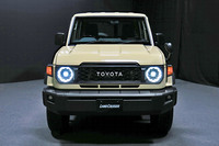 渕野「ほかの部分がいかにも本格クロカン然としているのに、ヘッドランプだけ妙に造作が繊細なんですよね」