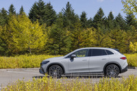 横から眺めるとオーバーハングの短さが際立っている。ボディーサイズは全長×全幅×全高＝4880×2030×1670mmで、ホイールベースは3030mm。