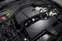 10・15モード燃費は、「116i」が17.6km/リッター、「120i」は17.2km/リッター。
