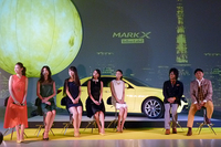 
	左から葛岡 碧、絵美里、泉 里香、石田ニコル、岡本あずさ、細川茂樹、武田修宏の各氏。
	