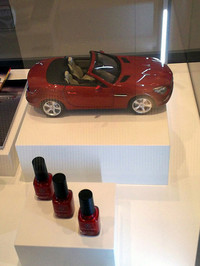 【写真6】メルセデス・ベンツの「SLK」マニキュア（手前）。