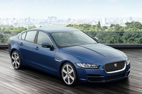 2015年に日本導入予定の新型セダン「XE」。写真は先行販売される200台の限定モデル「ADVANTAGE EDITION（アドバンテージ エディション）」。