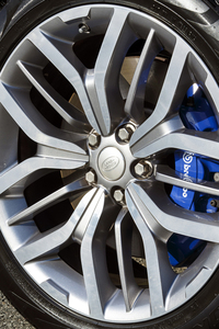 タイヤサイズは275/45R21。テスト車には「ピレリ・スコーピオン ヴェルデ」が装着されていた。