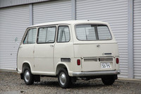 シンプルなリアビューは、「フォルクスワーゲン・タイプ2」によく似ている。