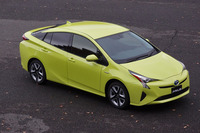 2015年9月に米国ラスベガスで初公開されるや、大胆なデザインが話題となった4代目「プリウス」。日本国内では同年12月に発売される。