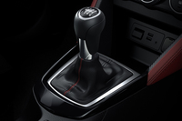 マニュアルトランスミッションのシフトストロークは45mm。軽快で小気味よいシフトフィールを実現したという。