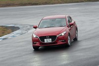 右コーナーを大きく旋回。これくらいの横Gでもボールはお皿のふちギリギリで頑張っていた。