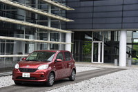 新型「ブーン／パッソ」に搭載されるエンジンは1リッター3気筒のみ。従来モデルに設定のあった1.3リッター4気筒エンジンは廃止された。