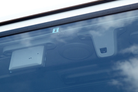 車線逸脱警報用のカメラ。