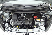 1.2リッター直3自然吸気エンジンは、「マーチ」と同じ79ps/6000rpmと10.8kgm/4400rpmを発生。CVTの変速比もファイナルを含めてマーチと同じ。