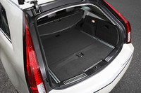 荷室はフル乗車時で720リッター、シートを倒すと最大1670リッターまで拡大する。